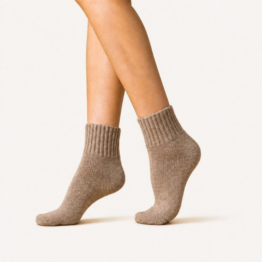 Taupefarbene Kuschelsocken
